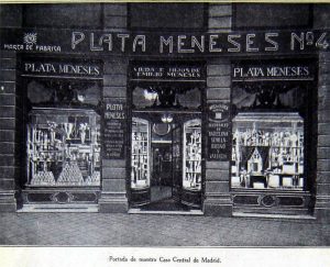 interior de la tienda Plata Meneses